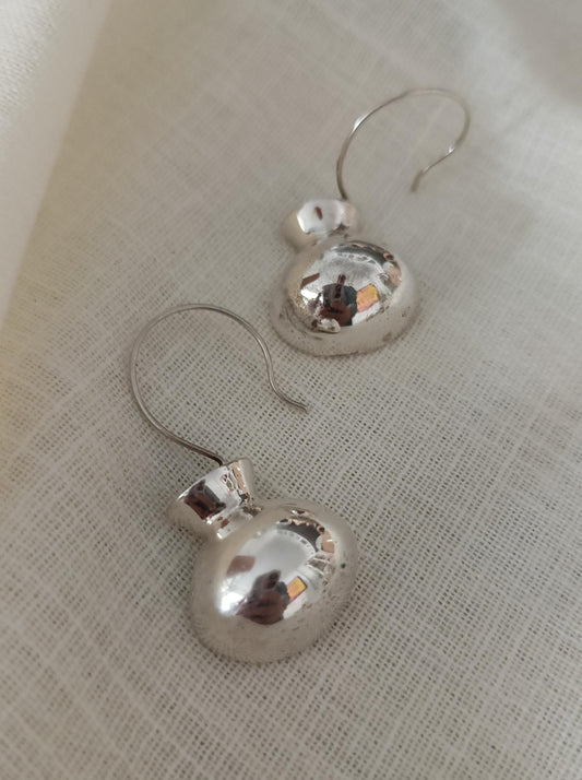 Half V-Bubble Form Earrings