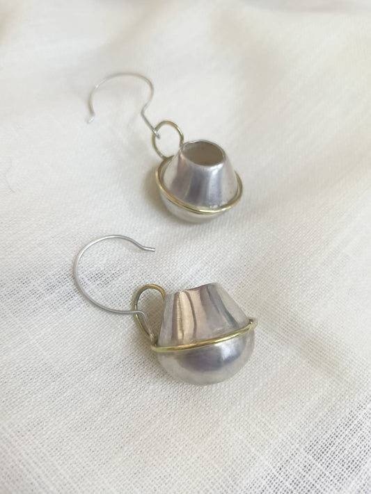 Bubble Form with Gold Circle Earrings