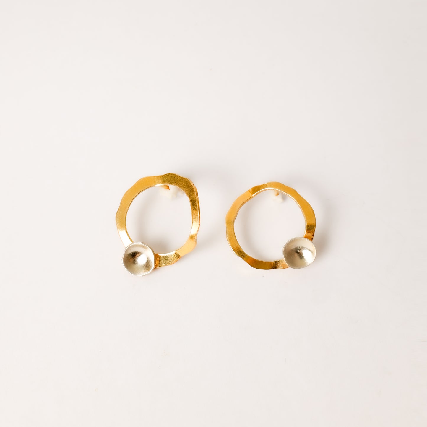O-Silhouette Stud Earring